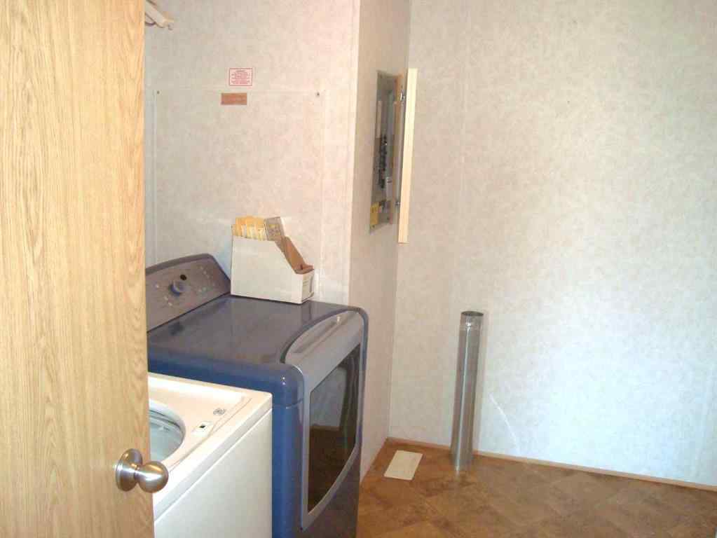 MLS® A2200966 - #8 Trochu Avenue  in NONE Trochu, Residential