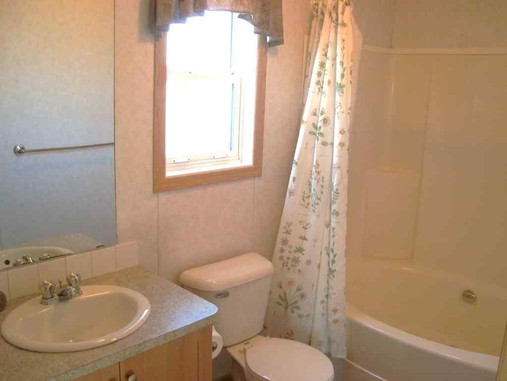 MLS® A2200966 - #8 Trochu Avenue  in NONE Trochu, Residential