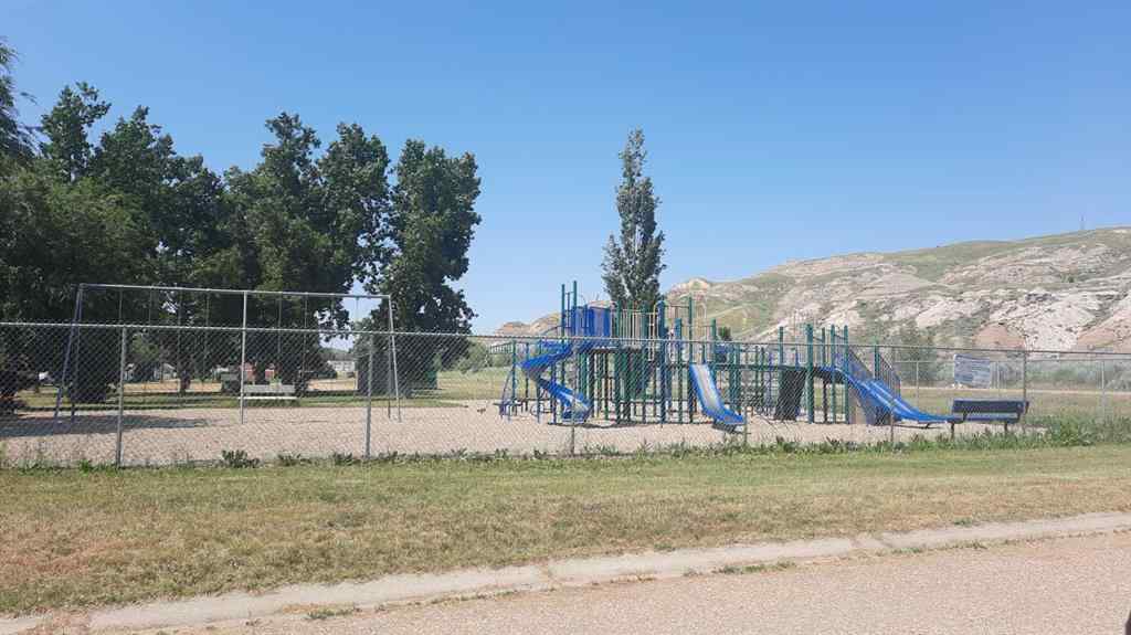 MLS® A2201565 - 227 6 Street  in East Coulee Drumheller, Residential