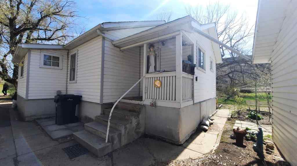 MLS® A2201565 - 227 6 Street  in East Coulee Drumheller, Residential
