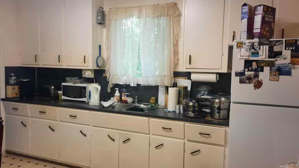 MLS® A2201565 - 227 6 Street  in East Coulee Drumheller, Residential