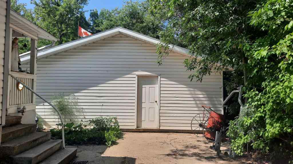 MLS® A2201565 - 227 6 Street  in East Coulee Drumheller, Residential