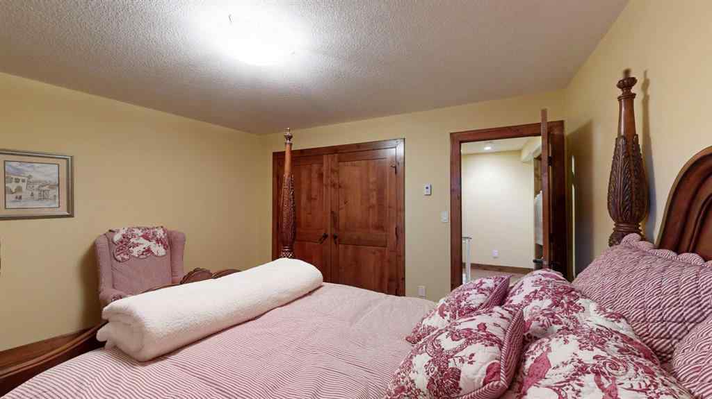 MLS® A2201578 - 5010 53 Street  in Downtown West Stettler, Residential