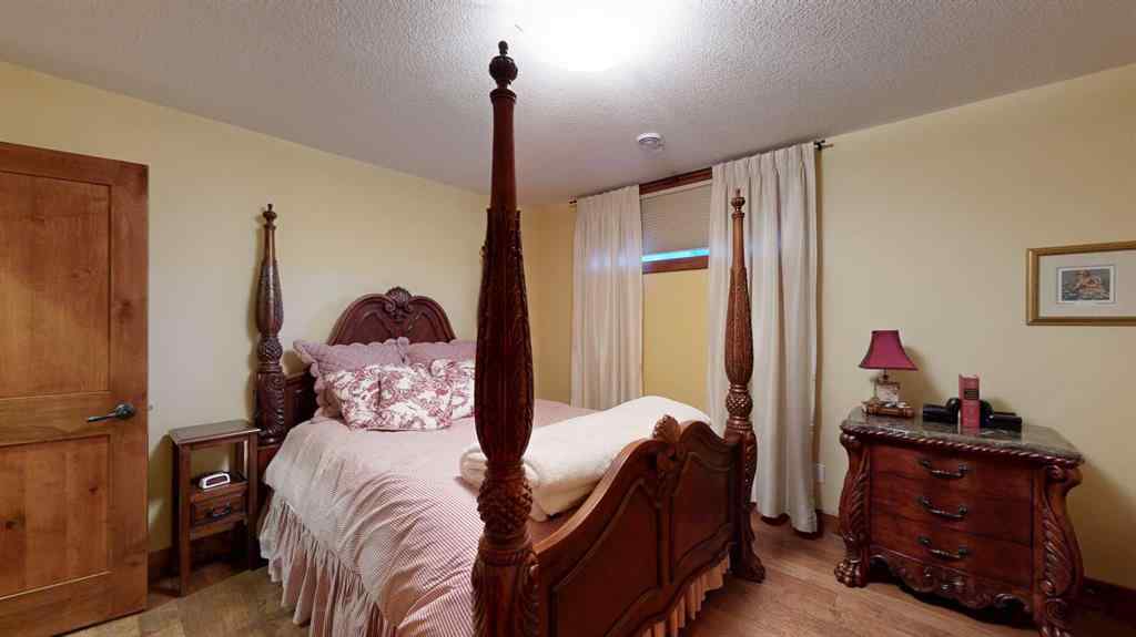 MLS® A2201578 - 5010 53 Street  in Downtown West Stettler, Residential