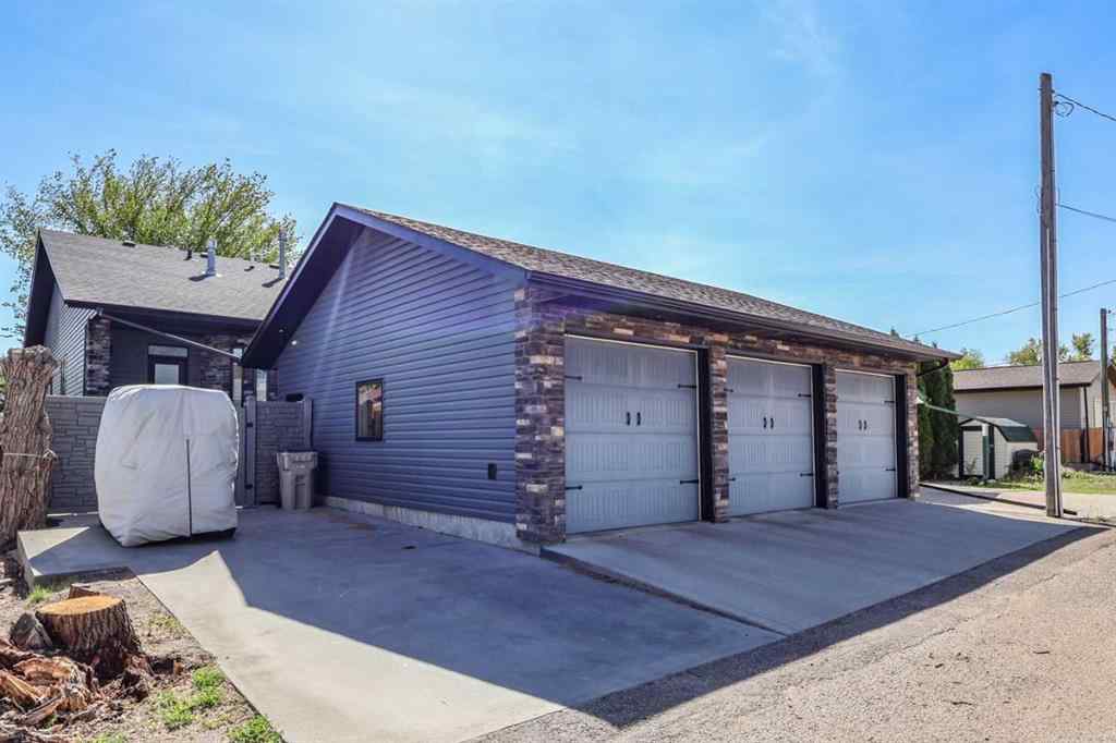 MLS® A2201578 - 5010 53 Street  in Downtown West Stettler, Residential