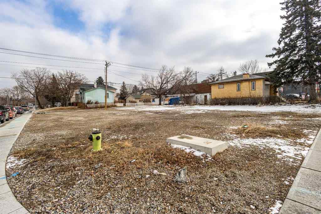 MLS® A2201816 - 2620 Centre Street NE in Tuxedo Park Calgary, Commercial