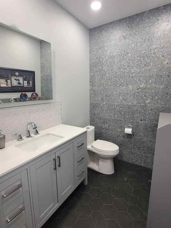 MLS® A2202161 - 7810 102 Avenue  in Industrial Area Peace River, Commercial