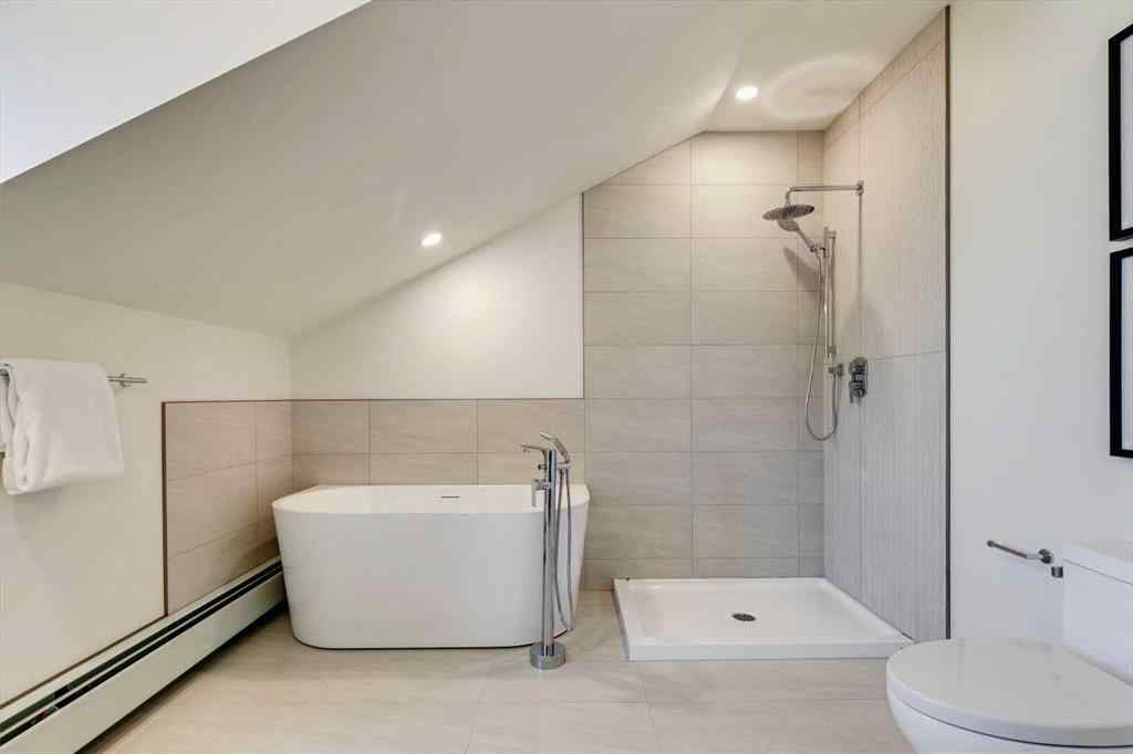 MLS® A2202302 - Unit #2 923 1 Avenue NW in Sunnyside Calgary, Residential