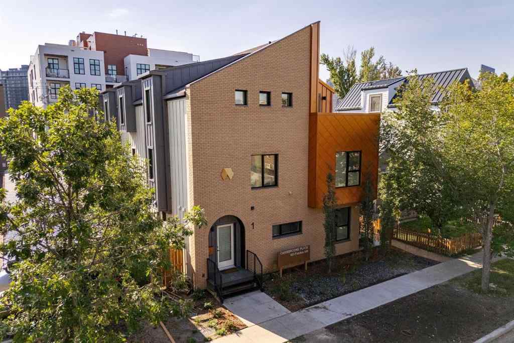 MLS® A2202302 - Unit #2 923 1 Avenue NW in Sunnyside Calgary, Residential