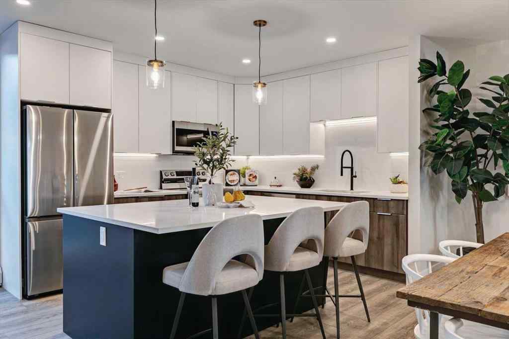 MLS® A2202302 - Unit #2 923 1 Avenue NW in Sunnyside Calgary, Residential