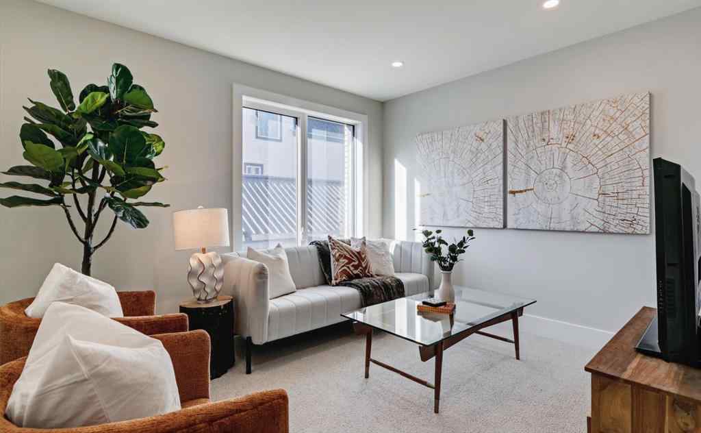 MLS® A2202302 - Unit #2 923 1 Avenue NW in Sunnyside Calgary, Residential