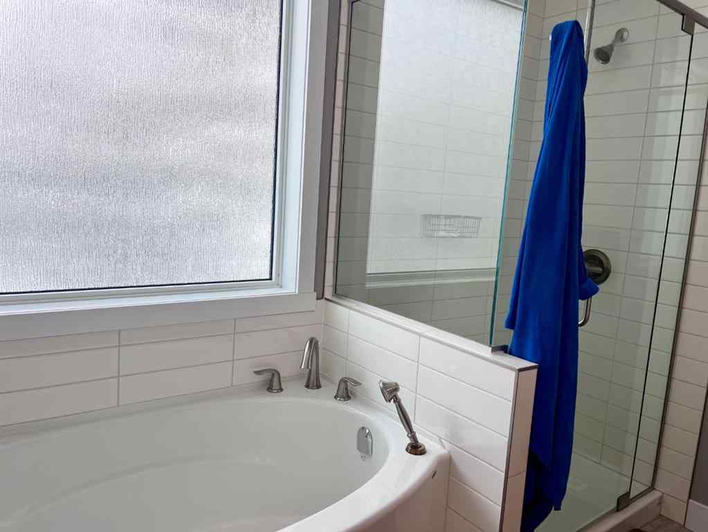 MLS® A2202823 - 1093 Makenny Street  in Thompson Lake Hinton, Residential