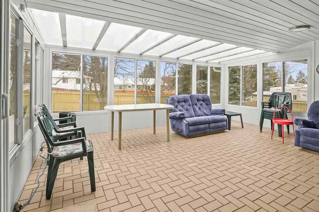 MLS® A2202888 - 5235 38 Street Crescent  in Margodt Innisfail, Residential