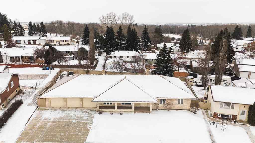 MLS® A2202888 - 5235 38 Street Crescent  in Margodt Innisfail, Residential