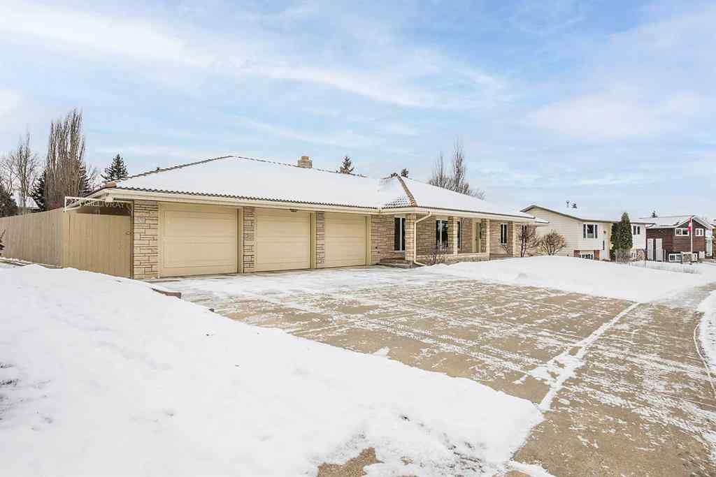 MLS® A2202888 - 5235 38 Street Crescent  in Margodt Innisfail, Residential