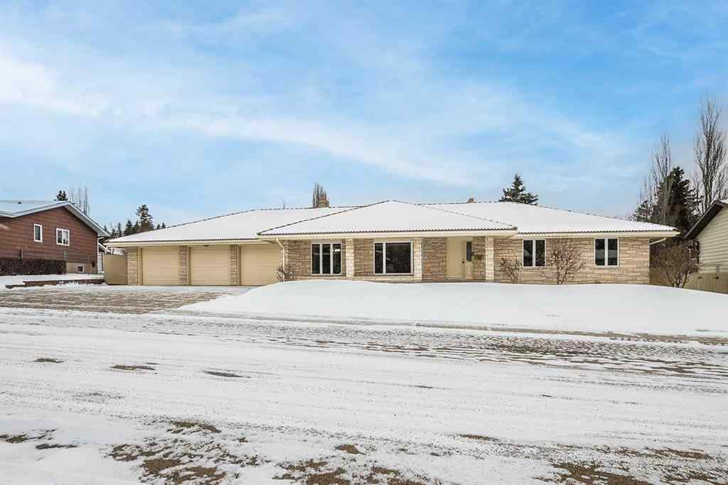 MLS® A2202888 - 5235 38 Street Crescent  in Margodt Innisfail, Residential