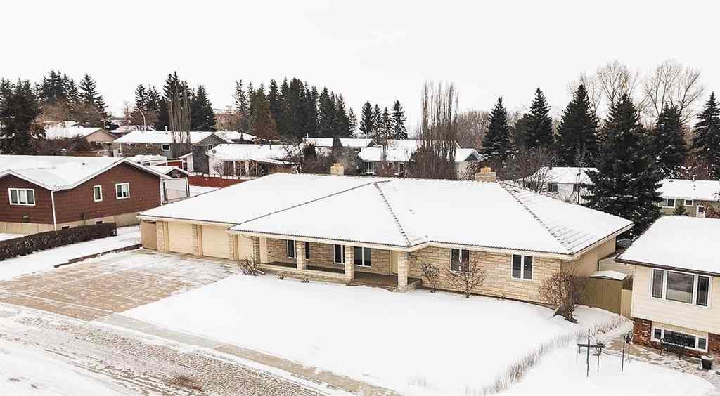 MLS® A2202888 - 5235 38 Street Crescent  in Margodt Innisfail, Residential