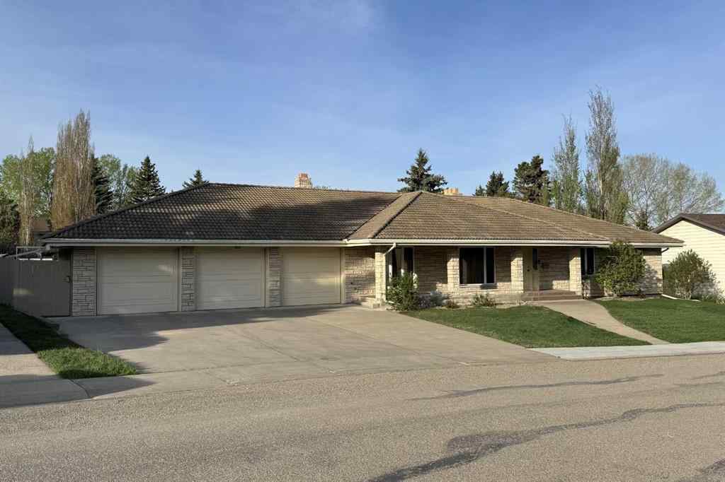 MLS® A2202888 - 5235 38 Street Crescent  in Margodt Innisfail, Residential