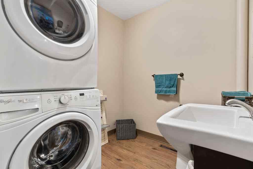 MLS® A2203185 - 5009 49 Avenue  in Forestburg Forestburg, Commercial