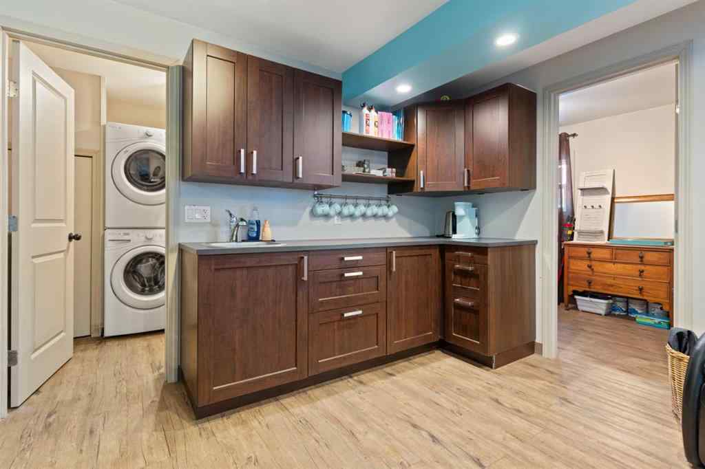 MLS® A2203185 - 5009 49 Avenue  in Forestburg Forestburg, Commercial