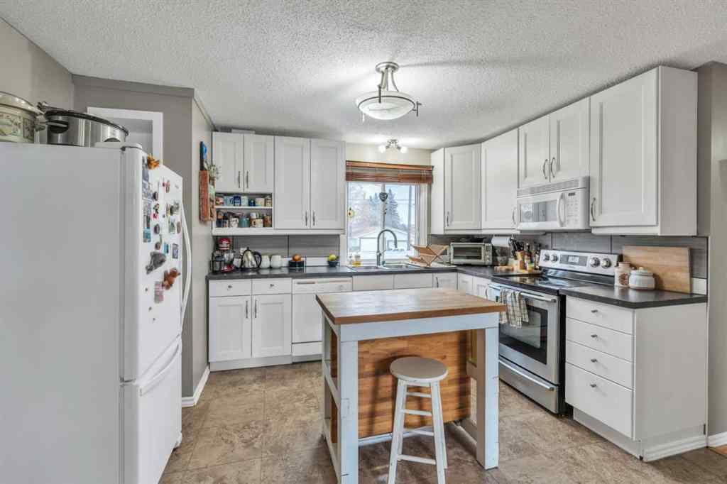 MLS® A2203309 - 8508, 8512 Bowness Road NW in Bowness Calgary, Residential