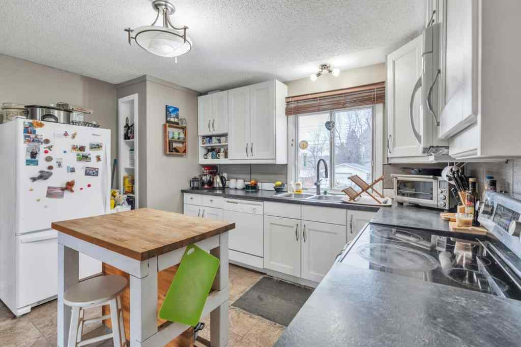 MLS® A2203309 - 8508, 8512 Bowness Road NW in Bowness Calgary, Residential