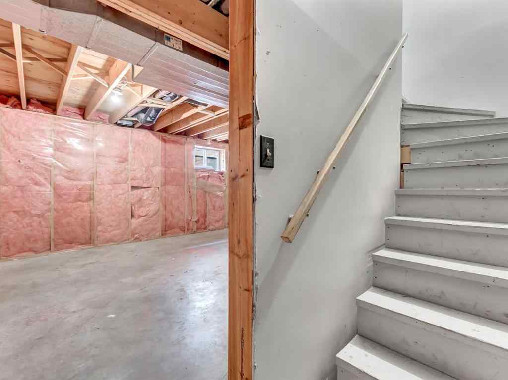 MLS® A2203392 - 327/329 3 Street NW in Riverside Medicine Hat, Residential