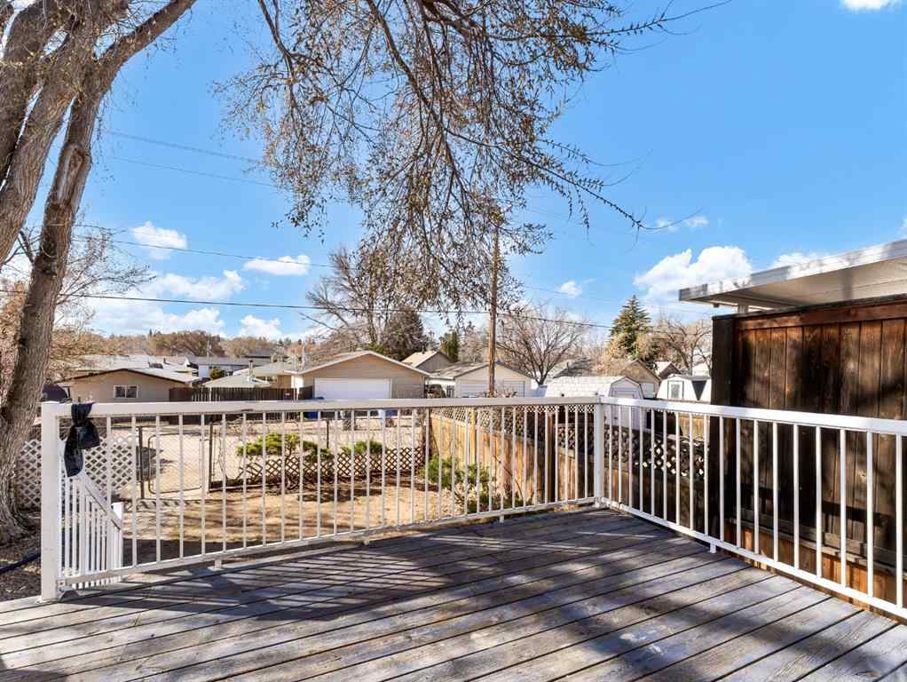 MLS® A2203392 - 327/329 3 Street NW in Riverside Medicine Hat, Residential
