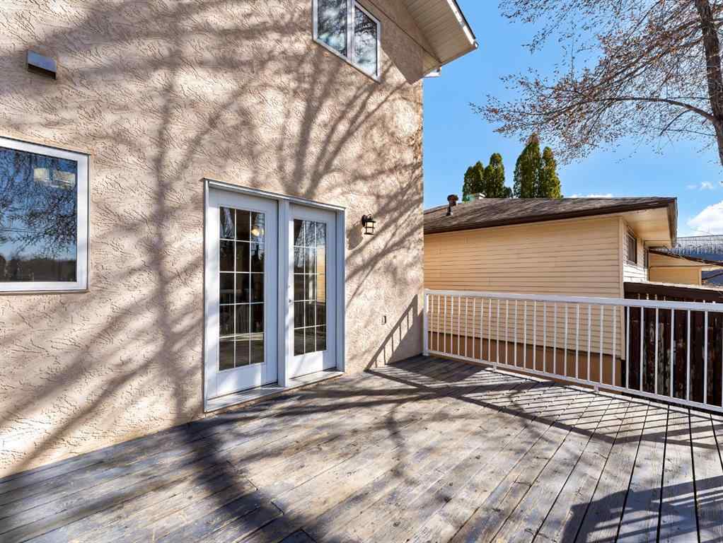 MLS® A2203392 - 327/329 3 Street NW in Riverside Medicine Hat, Residential