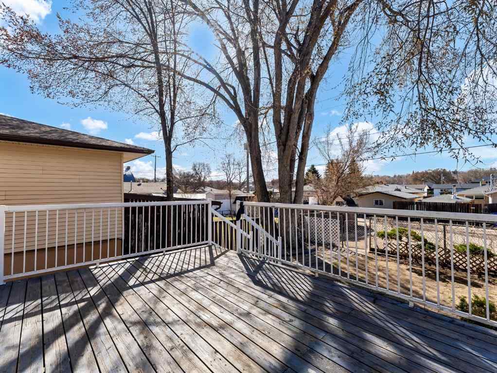 MLS® A2203392 - 327/329 3 Street NW in Riverside Medicine Hat, Residential