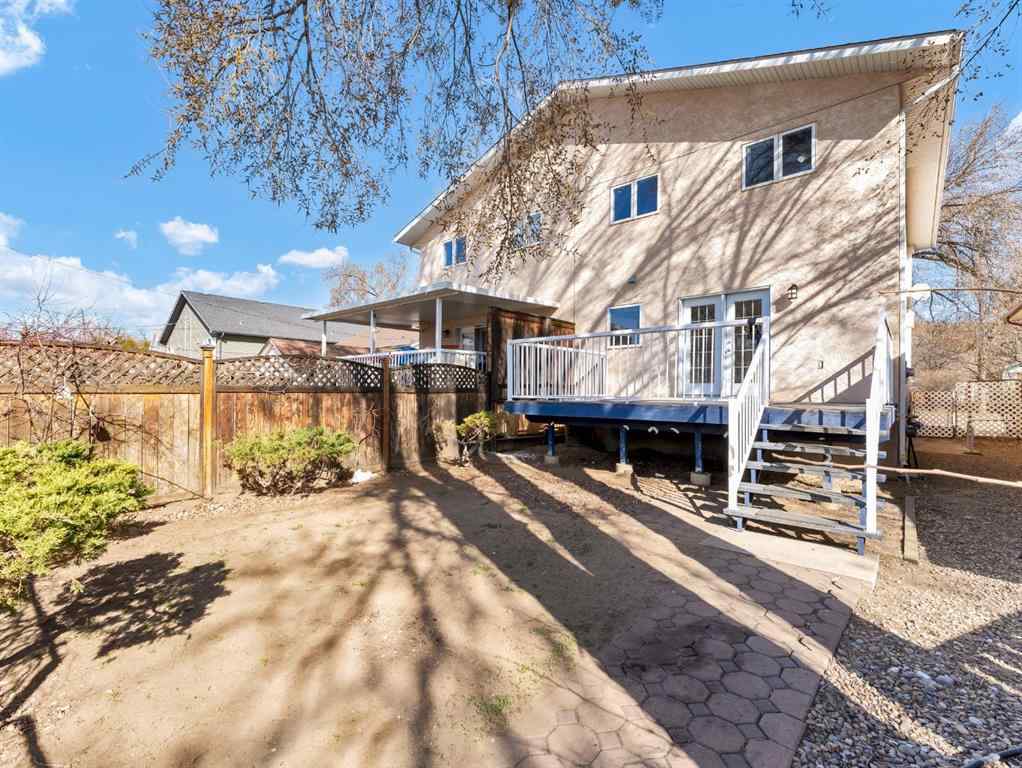 MLS® A2203392 - 327/329 3 Street NW in Riverside Medicine Hat, Residential