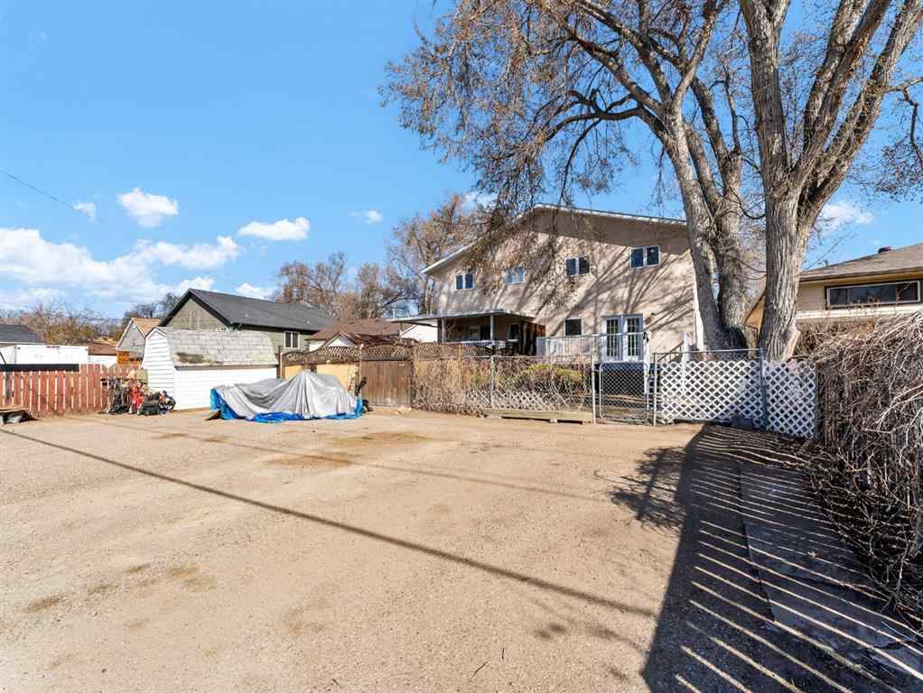 MLS® A2203392 - 327/329 3 Street NW in Riverside Medicine Hat, Residential