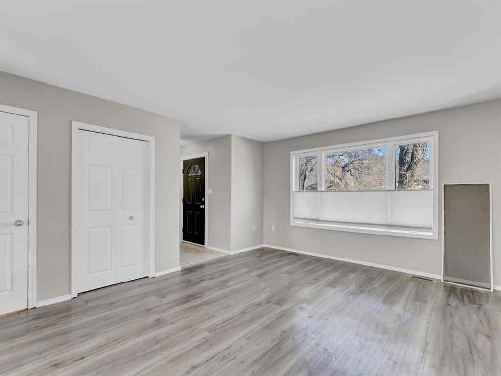 MLS® A2203392 - 327/329 3 Street NW in Riverside Medicine Hat, Residential