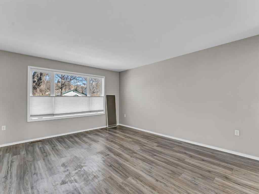 MLS® A2203392 - 327/329 3 Street NW in Riverside Medicine Hat, Residential