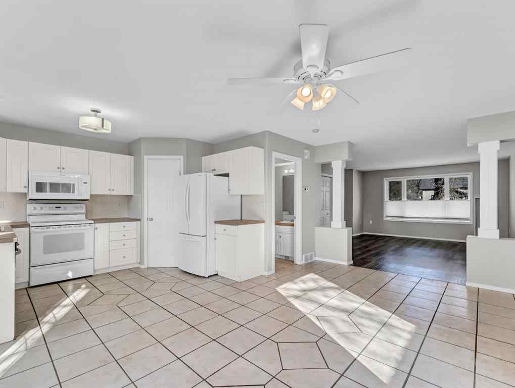 MLS® A2203392 - 327/329 3 Street NW in Riverside Medicine Hat, Residential