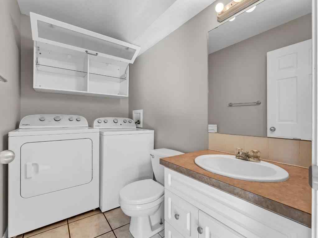 MLS® A2203392 - 327/329 3 Street NW in Riverside Medicine Hat, Residential