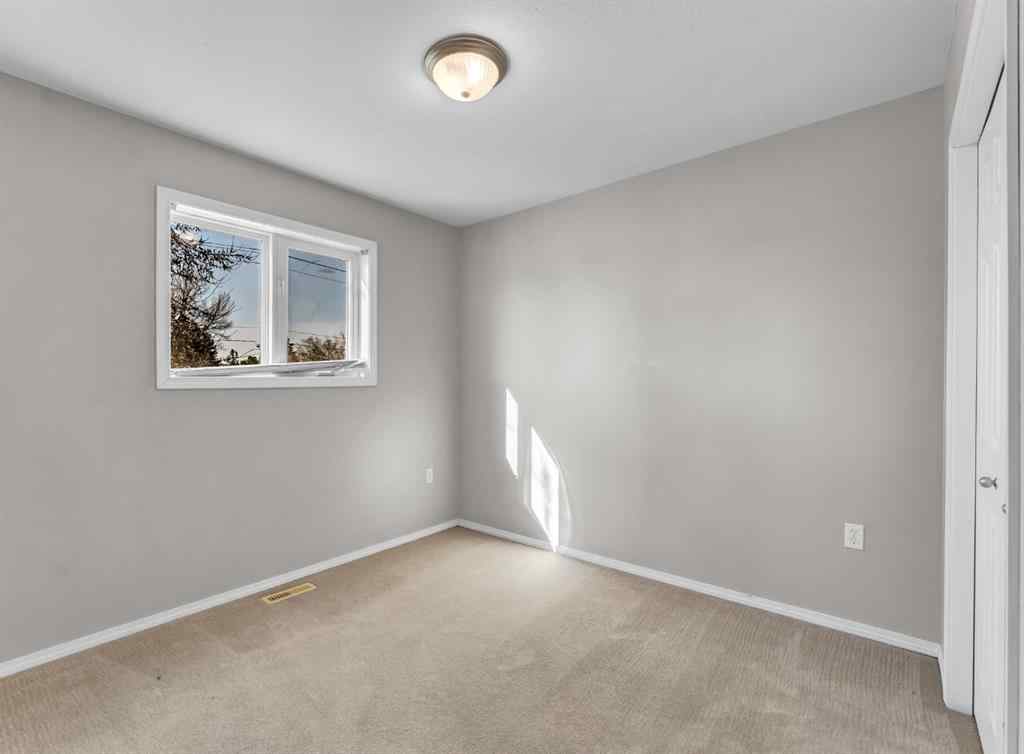 MLS® A2203392 - 327/329 3 Street NW in Riverside Medicine Hat, Residential
