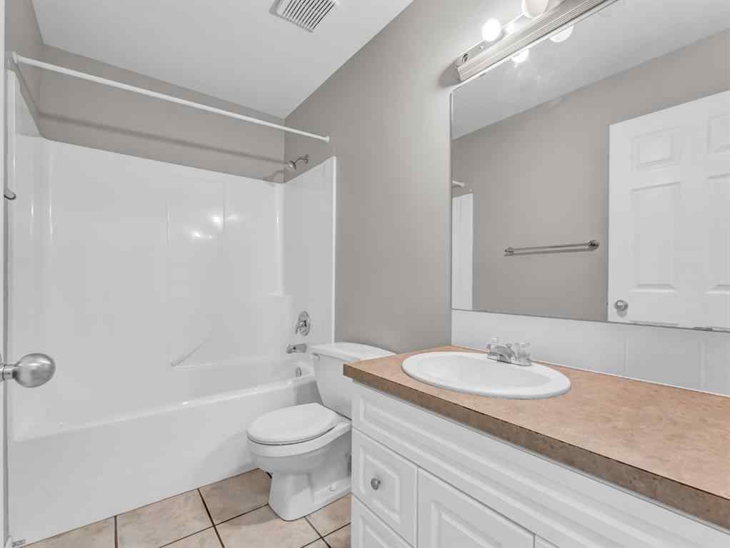 MLS® A2203392 - 327/329 3 Street NW in Riverside Medicine Hat, Residential