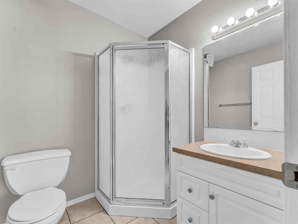 MLS® A2203392 - 327/329 3 Street NW in Riverside Medicine Hat, Residential