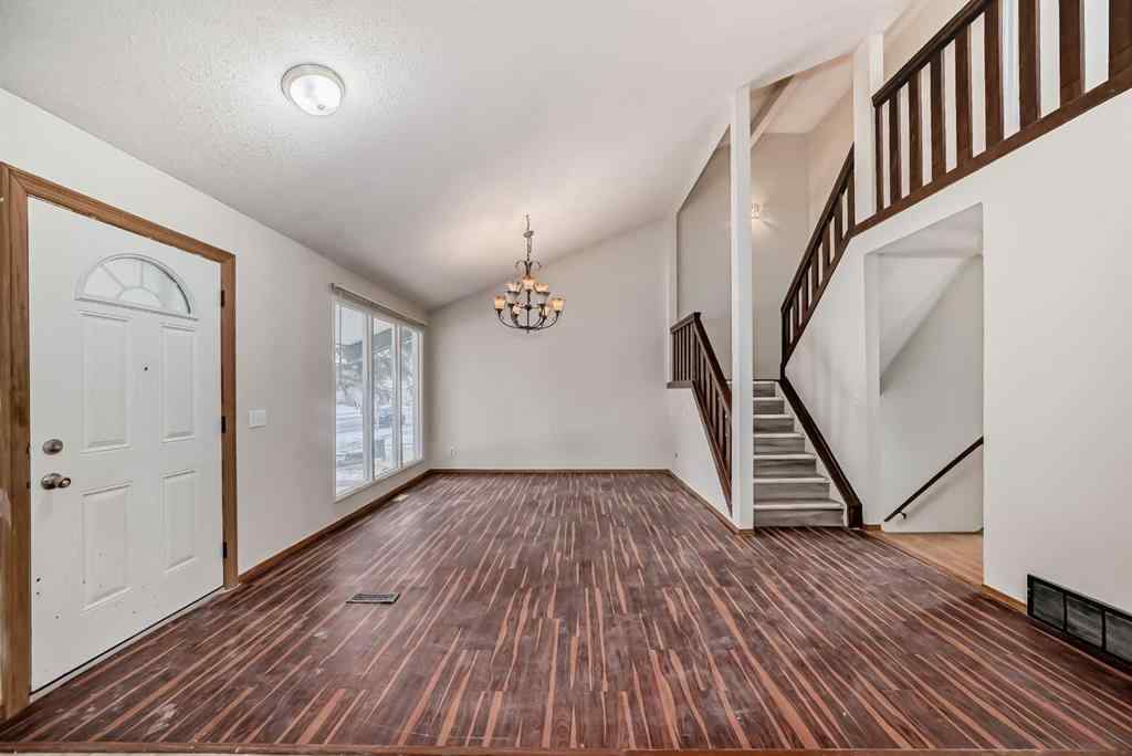 MLS® A2203586 - 652 Queensland Drive SE in Queensland Calgary, Residential