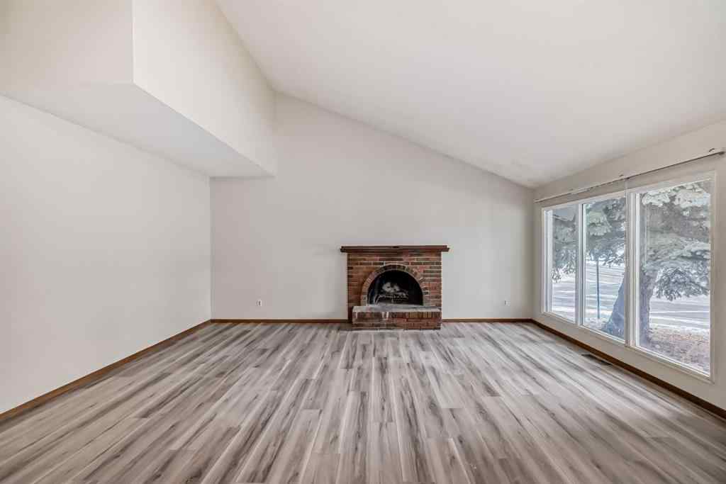 MLS® A2203586 - 652 Queensland Drive SE in Queensland Calgary, Residential