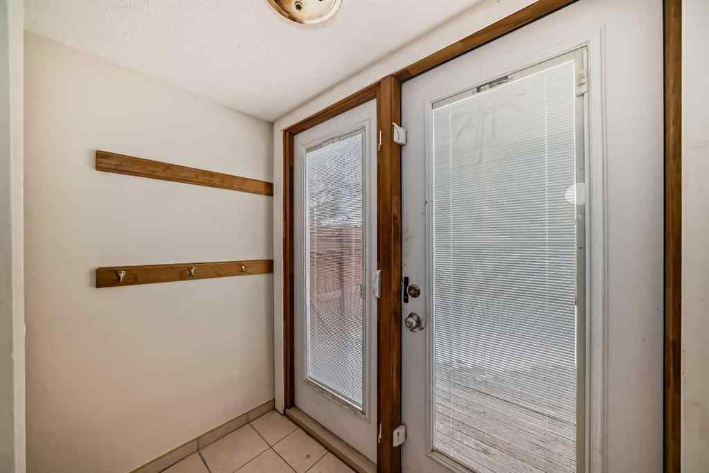 MLS® A2203586 - 652 Queensland Drive SE in Queensland Calgary, Residential