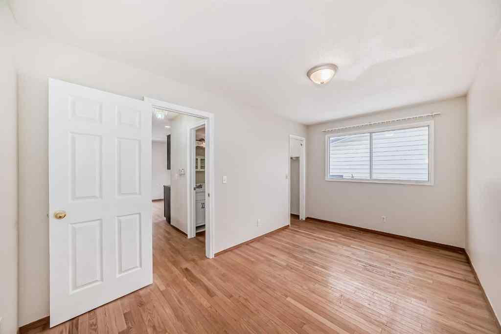 MLS® A2203586 - 652 Queensland Drive SE in Queensland Calgary, Residential
