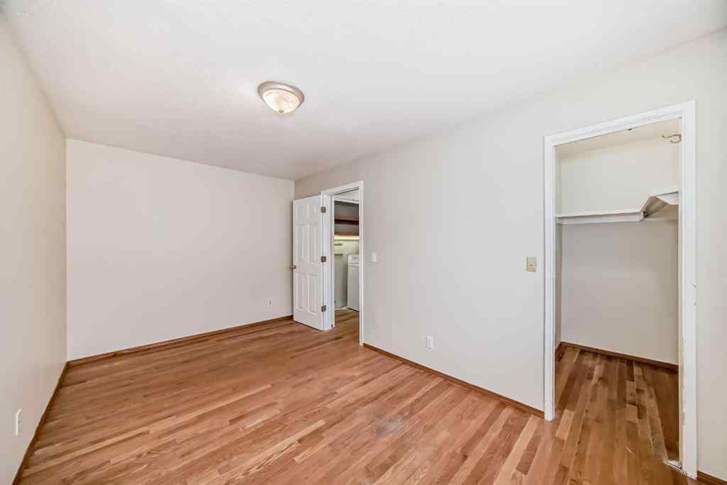 MLS® A2203586 - 652 Queensland Drive SE in Queensland Calgary, Residential