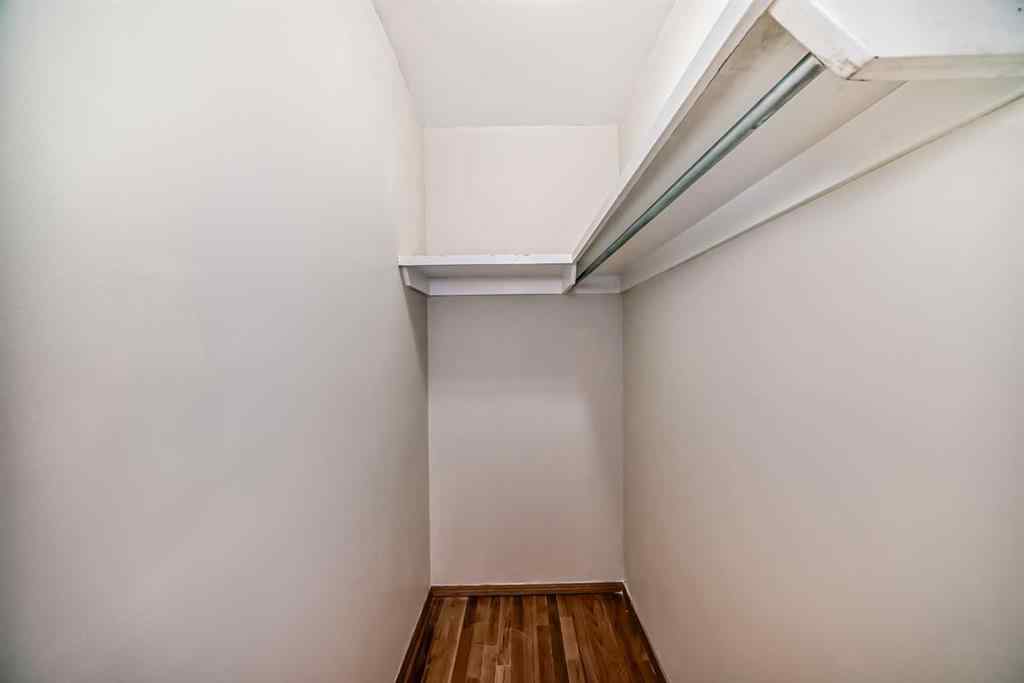 MLS® A2203586 - 652 Queensland Drive SE in Queensland Calgary, Residential