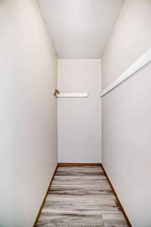 MLS® A2203586 - 652 Queensland Drive SE in Queensland Calgary, Residential