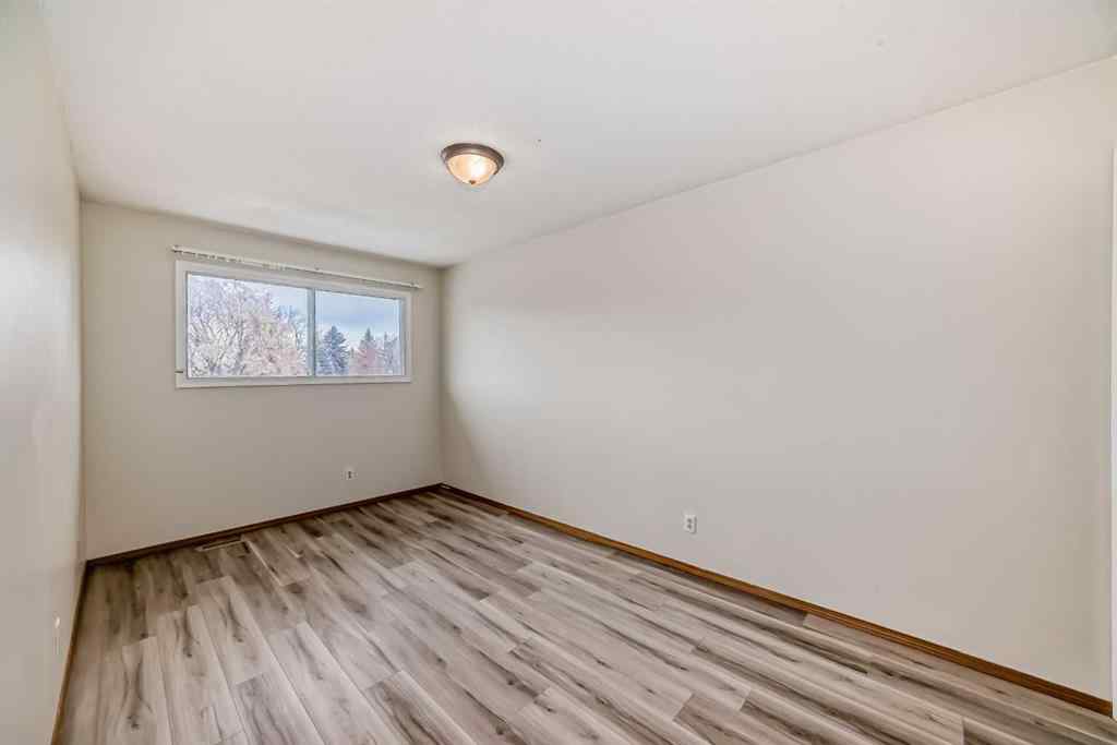 MLS® A2203586 - 652 Queensland Drive SE in Queensland Calgary, Residential