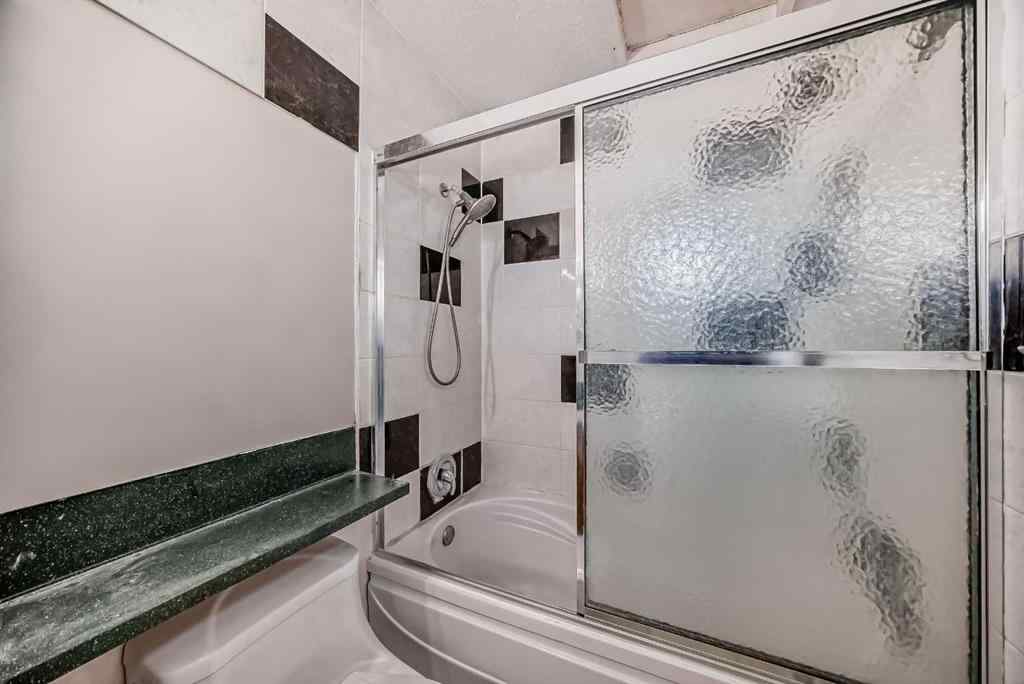MLS® A2203586 - 652 Queensland Drive SE in Queensland Calgary, Residential