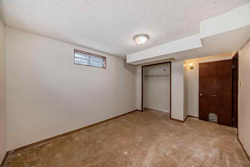 MLS® A2203586 - 652 Queensland Drive SE in Queensland Calgary, Residential
