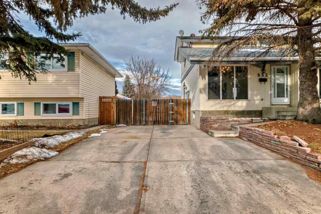 MLS® A2203586 - 652 Queensland Drive SE in Queensland Calgary, Residential